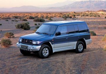Mitsubishi Pajero 3500 V6 24V (5-door) specs