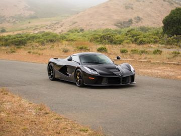 Ferrari LaFerrari, 2015
