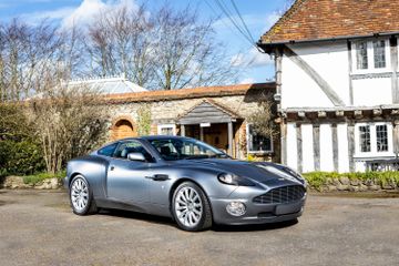 Aston Martin Vanquish Coupé, 2004