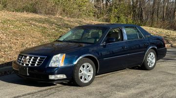 Cadillac DTS Luxury Sedan, 2006