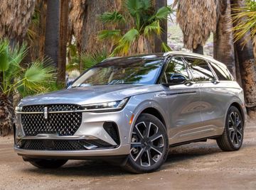 Lincoln Nautilus Hybrid specs