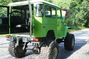 تويوتا لاند كروزر FJ-40 بسقف صلب مخصص، 1976