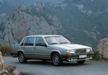 Volvo 760 2.8 V6 (170 PS) specs