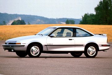 Pontiac Sunbird Coupe 2.0 Turbo specs