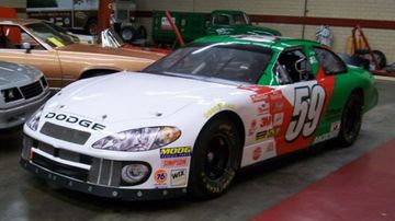 Dodge Intrepid NASCAR, 2001