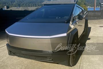 TESLA CYBERTRUCK, 2024