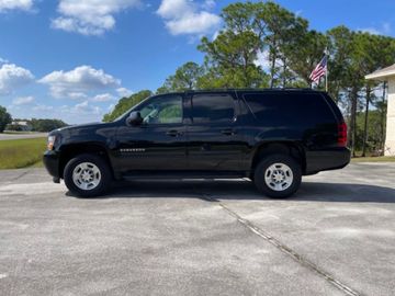 Chevrolet Suburban 2500 LS, 2013