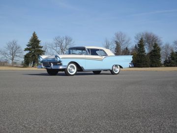Ford Fairlane 500 Sunliner, 1957
