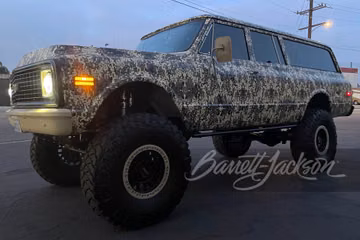 CHEVROLET SUBURBAN CUSTOM SUV, 1971