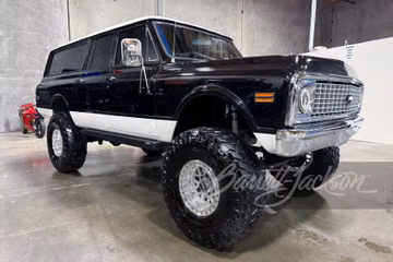 CHEVROLET SUBURBAN CUSTOM SUV, 1971