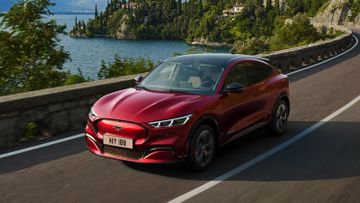Ford Mustang Mach-E AWD Standard Range (315 PS) specs