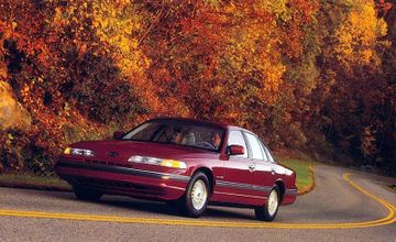 مواصفات Ford Crown Victoria (213 PS) (EN53) (قبل تحديث التصميم)