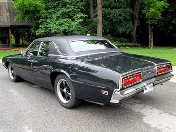 FORD THUNDERBIRD LANDAU SEDAN, 1969