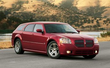 Dodge Magnum R/T specs