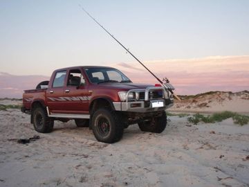 Toyota Hilux 22R specs