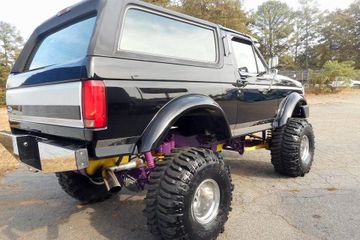 Ford Bronco Custom SUV, 1993