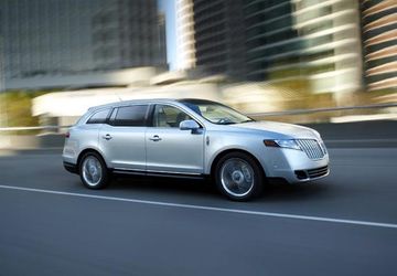 Lincoln MKT 3.5 Ecoboost AWD specs