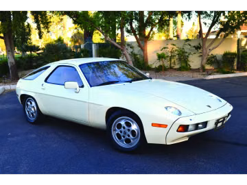 Porsche 928, 1981