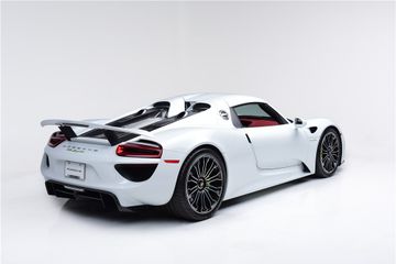 PORSCHE 918 SPYDER, 2015