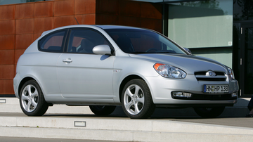 Hyundai Accent 1.6 (Mk III) specs
