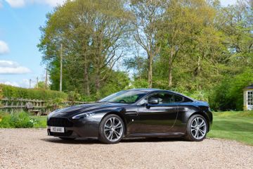 Aston Martin V12 Vantage Coupé, 2013