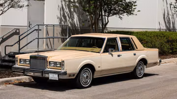Lincoln Town Car, 1984
