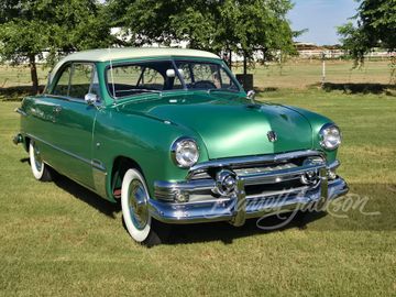 FORD VICTORIA, 1951