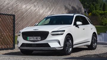 Genesis GV70 2.5T AWD specs