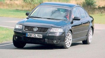 VW Passat 2.3 VR5 (B5) specs