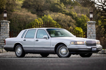 Lincoln Town Car 4.6 (Mk II 210) specs