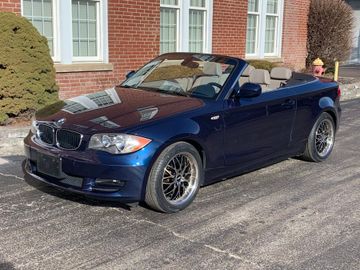 BMW 128i Convertible, 2010