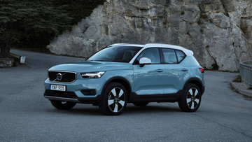 Volvo XC40 B4 specs