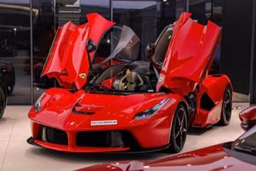 Ferrari LaFerrari: A Masterpiece of Automotive Engineering
