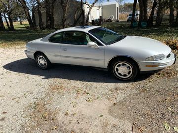 Buick Riviera Coupe, 1996