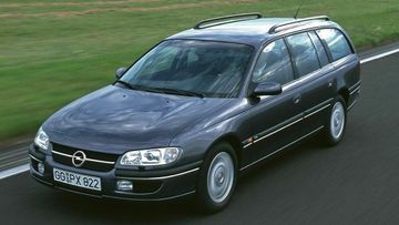 Opel Omega Caravan 2.0 16V (B) specs