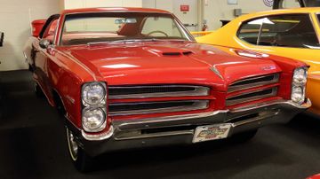Pontiac 2+2 Hardtop, 1966