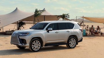 Lexus LX600 (J300) specs