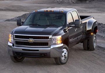 Chevrolet Silverado 3500HD 6.6 Diesel (Mk II 365 hp) specs