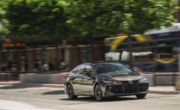 Toyota Avalon Hybrid (XX50) specs