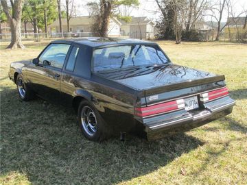 BUICK REGAL GRAND NATIONAL T-TOP COUPE, 1986