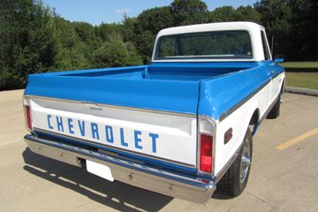 Chevrolet C10 Custom Deluxe Pickup, 1972