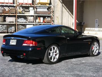 ASTON MARTIN V12 VANQUISH, 2004