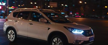 Dongfeng Fengshen AX7 in 解救吾先生 (2015)