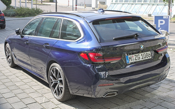 BMW 520i Touring (G31) specs