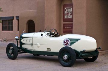 سيارة سباق كلاسيكية من PLYMOUTH، 1933