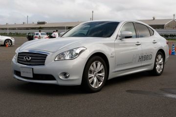Infiniti M35h specs