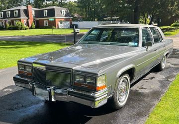 Cadillac Brougham Sedan, 1989