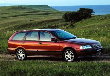 Volvo V40 2.0 specs