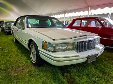 414 - Lincoln Town Car Sedan, 1994