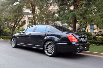 MERCEDES-BENZ S63 AMG SEDAN, 2010
